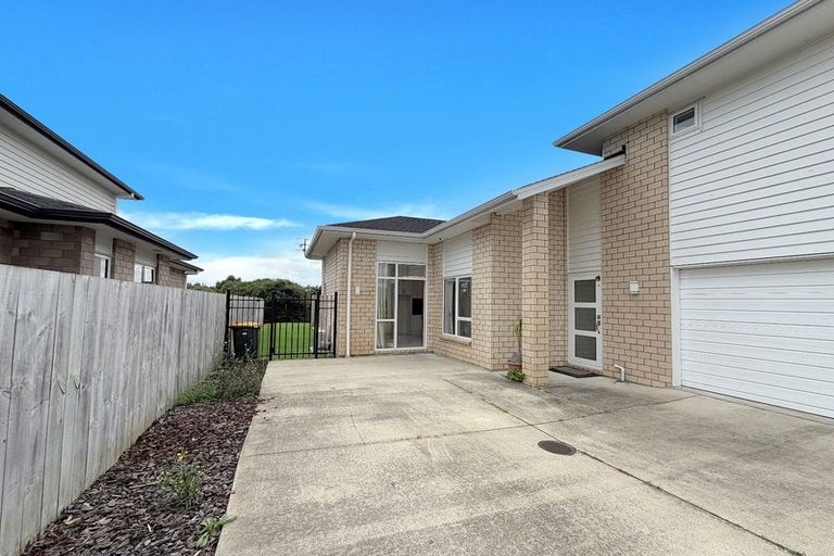 Photo of property in 1 Iwinuku Crescent, Wattle Downs, Auckland, 2103