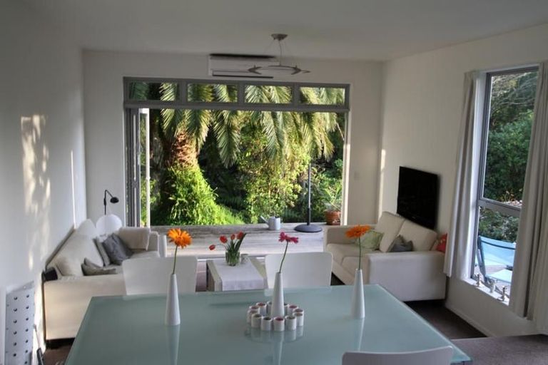 Photo of property in 32 Pupuke Road, Hillcrest, Auckland, 0627