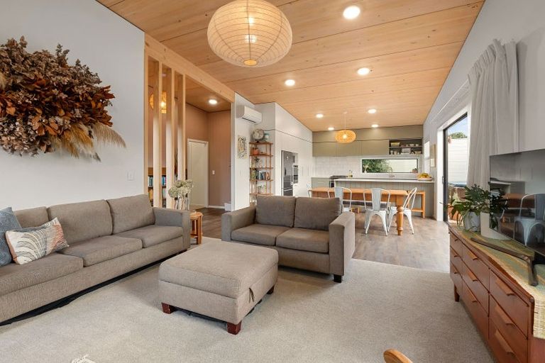 Photo of property in 318 Mangorei Road, Merrilands, New Plymouth, 4312