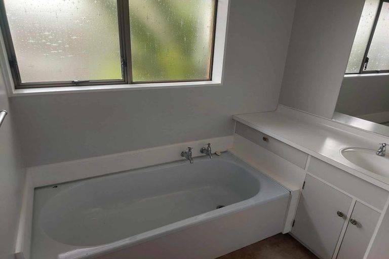 Photo of property in 2/29 Waterview Road West, Takanini, 2112