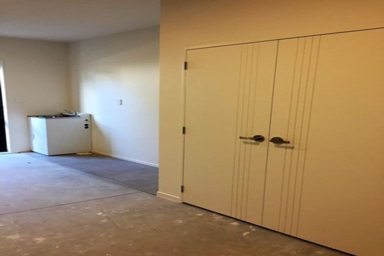 Photo of property in 27 Syd Grant Crescent, Orewa, 0931