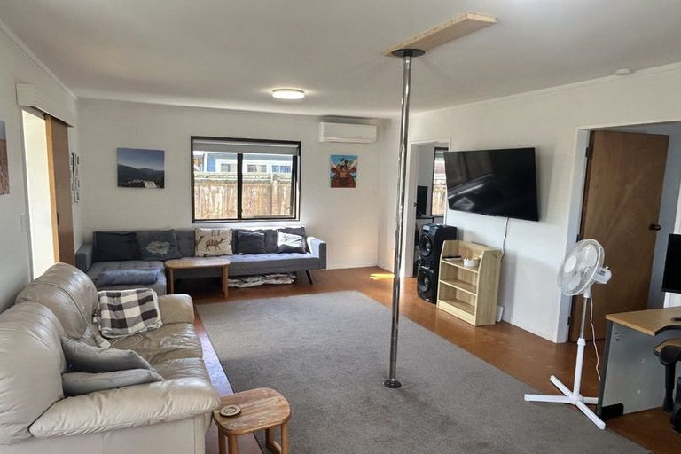 Photo of property in 3 Hodgkins Road, Waikanae Beach, Waikanae, 5036
