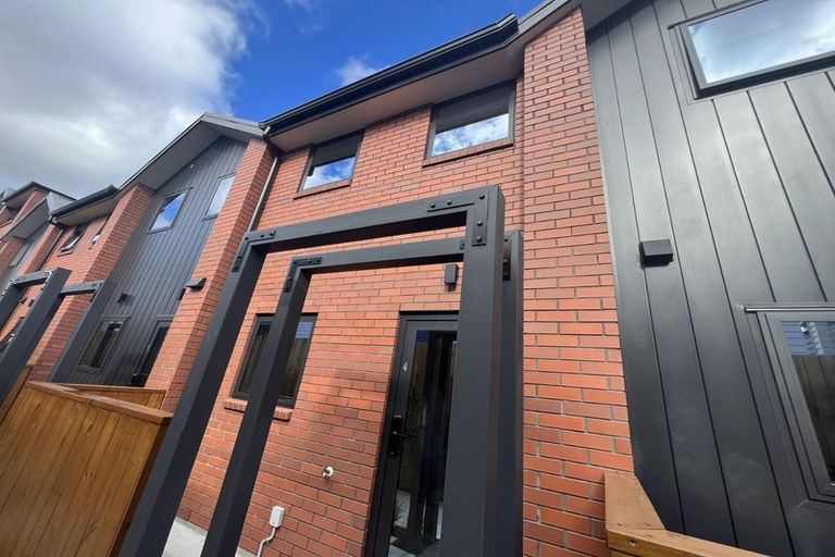 Photo of property in 4/10 Yeovil Road, Te Atatu Peninsula, Auckland, 0610