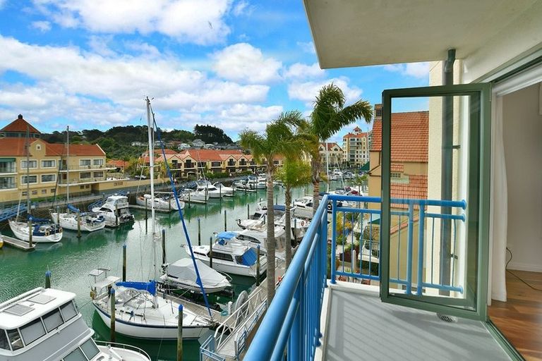 Photo of property in 84 Harbour Village Drive, Gulf Harbour, Whangaparaoa, 0930