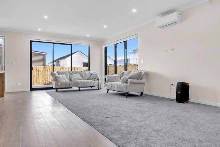 Photo of property in 52 Michael Bosher Way, Flat Bush, Auckland, 2019