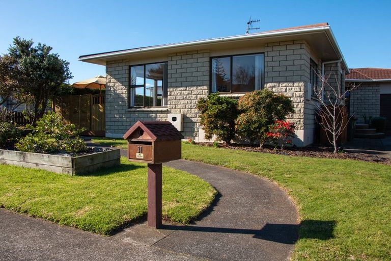 Photo of property in 31 Tiverton Crescent, Whalers Gate, New Plymouth, 4310