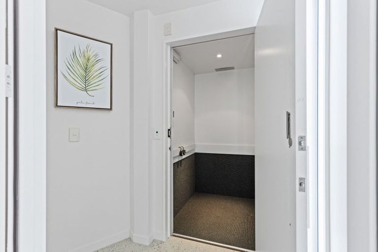 Photo of property in Weekeston Apartments, 2a Nobs Line, Strandon, New Plymouth, 4312