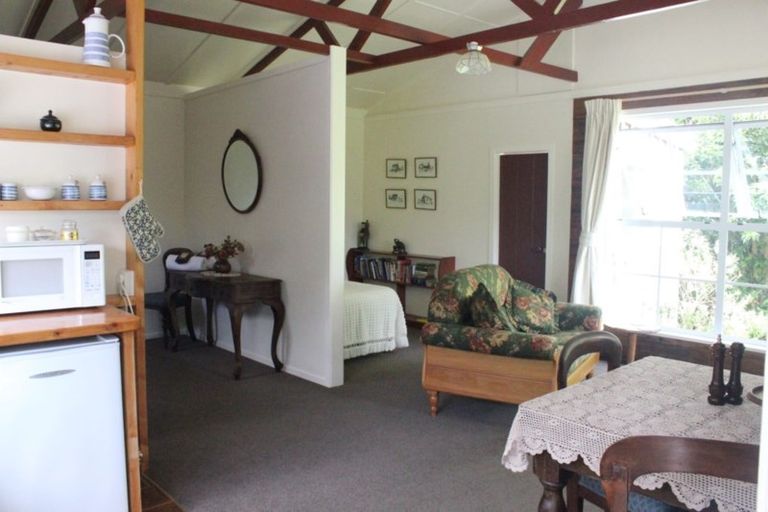 Photo of property in 15 Pottery Lane, Coromandel, 3506