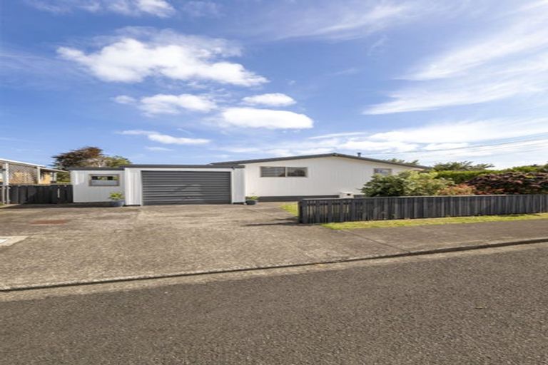 Photo of property in 14 Walsh Road, Westown, New Plymouth, 4310