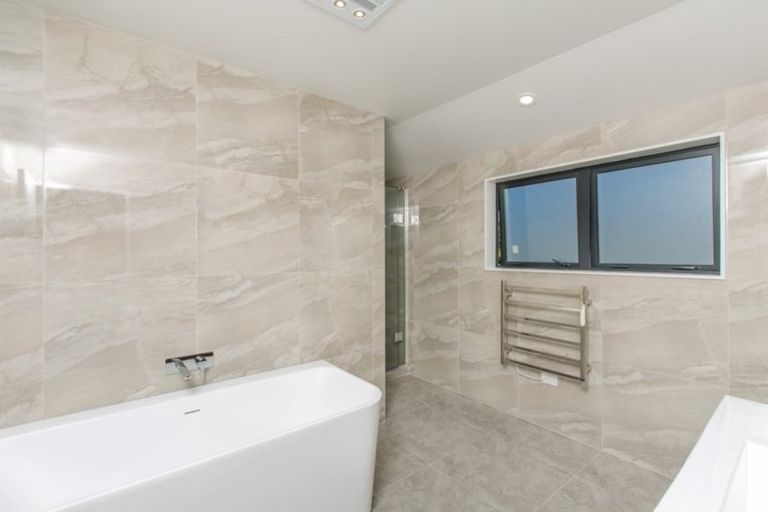 Photo of property in 127a Exmouth Road, Northcote, Auckland, 0627