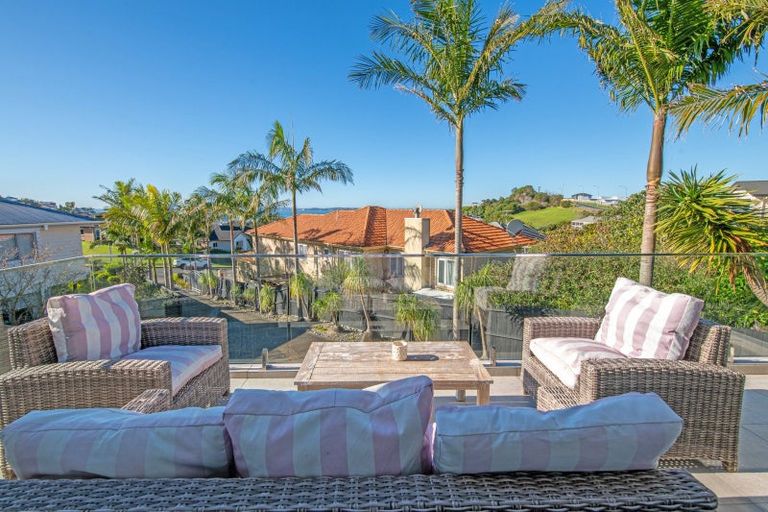 Photo of property in 115 Waldorf Crescent, Orewa, 0931