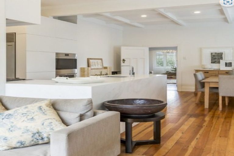 Photo of property in 6 Belle Vue Avenue, Northcote Point, Auckland, 0627