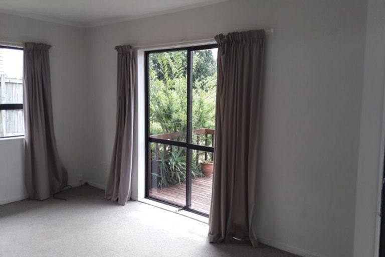 Photo of property in 2/69 Orams Road, Hillpark, Auckland, 2102