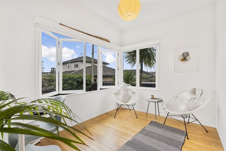 Photo of property in 1/115 Shakespeare Road, Milford, Auckland, 0620
