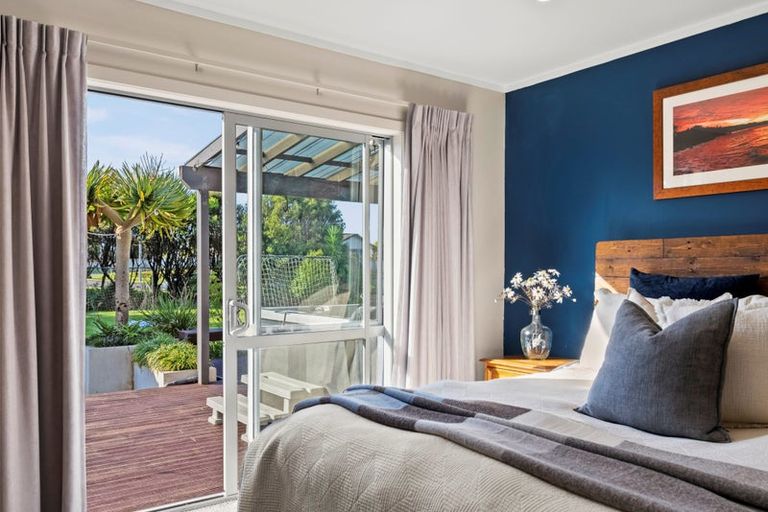 Photo of property in 23 Heta Road, Highlands Park, New Plymouth, 4312