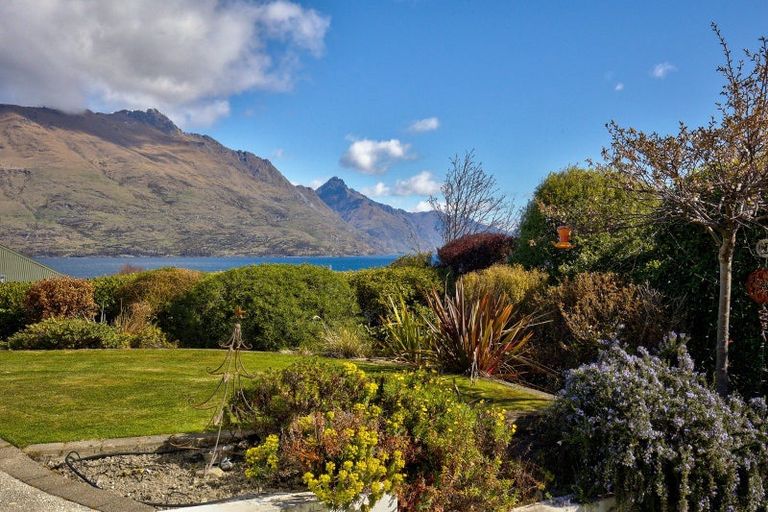 Photo of property in 4 Oregon Drive, Kelvin Heights, Queenstown, 9300