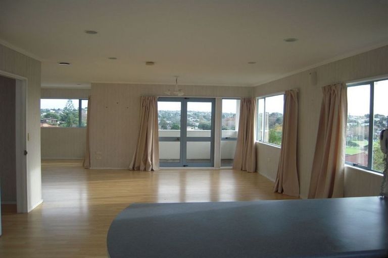 Photo of property in 17 Mcfetridge Place, Hillcrest, Auckland, 0627