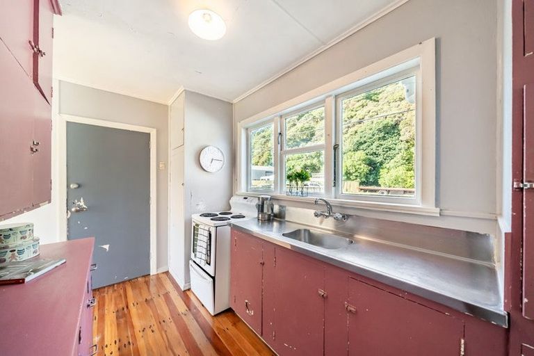 Photo of property in 77 Eastern Hutt Road, Taita, Lower Hutt, 5019
