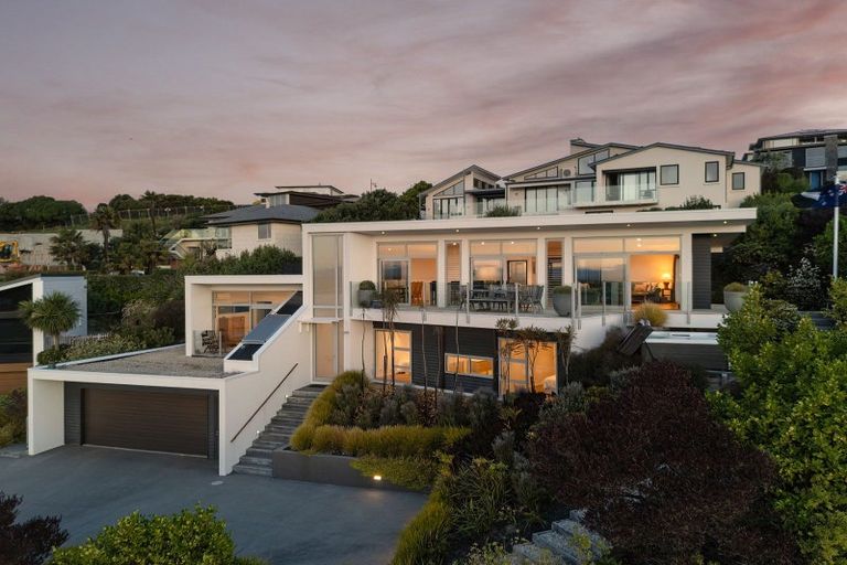 Photo of property in 1 Saint Remy Lane, Redcliffs, Christchurch, 8081