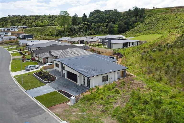 Photo of property in 39 Rochfort Crescent, Pyes Pa, Tauranga, 3112