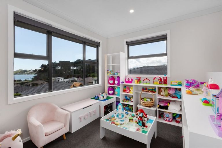 Photo of property in 4 Ihakara Arthur Lane, Aotea, Porirua, 5024