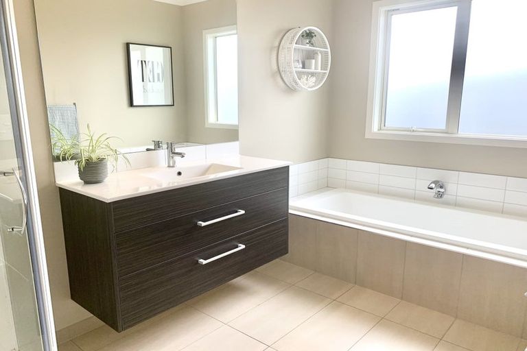 Photo of property in 14 Haast Place, Poraiti, Napier, 4112