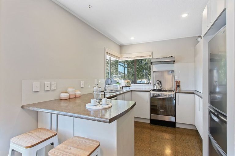 Photo of property in 10 Castle Way, Beckenham, Christchurch, 8023