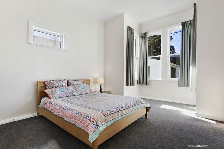 Photo of property in 54 Kilbirnie Crescent, Kilbirnie, Wellington, 6022