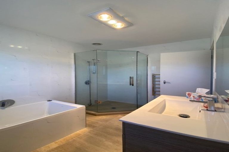 Photo of property in 2 Fortunes Road, Half Moon Bay, Auckland, 2012