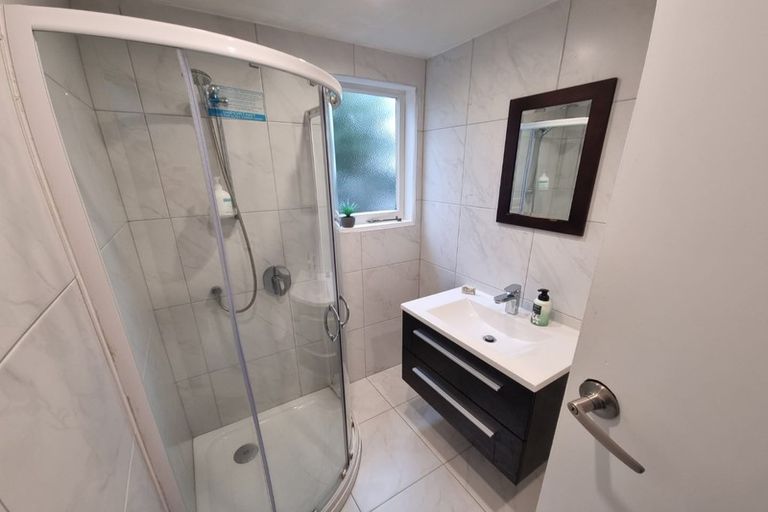 Photo of property in 12 Seabreeze Road, Narrow Neck, Auckland, 0624