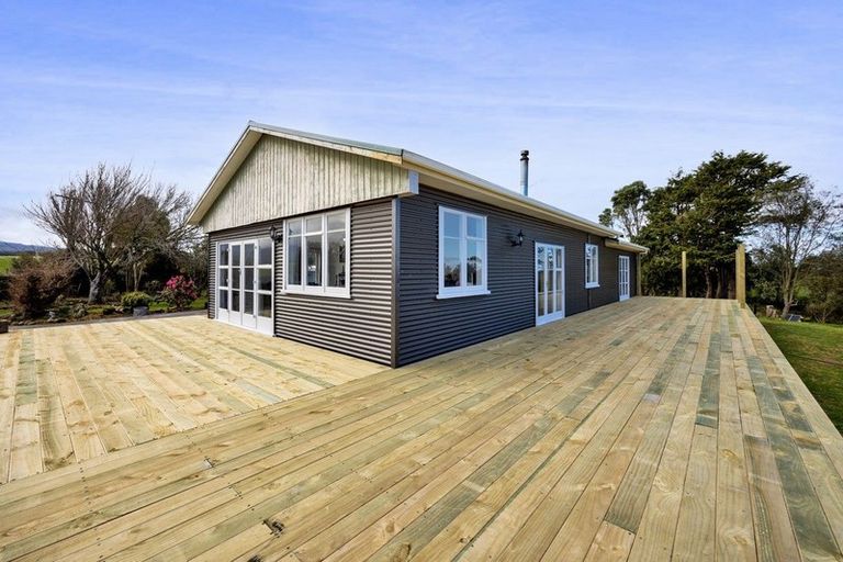 Photo of property in 2745 Opunake Road, Te Kiri, Opunake, 4682