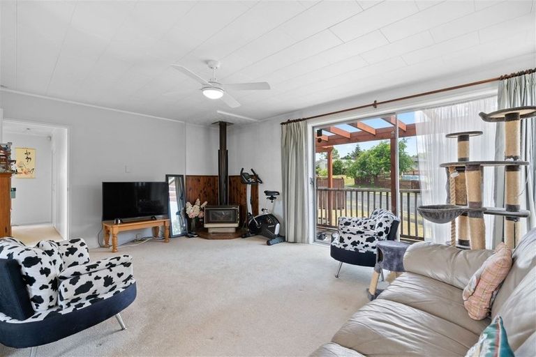 Photo of property in 11 Astor Place, Manurewa, Auckland, 2102