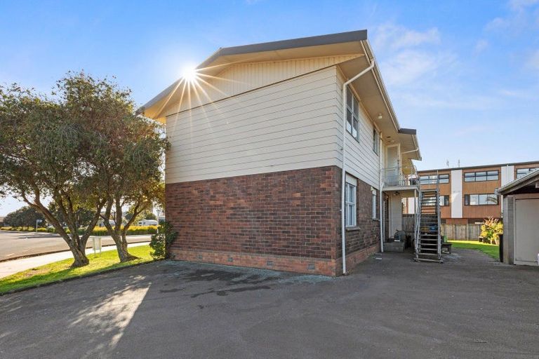 Photo of property in 2/41 Kawaka Street, Mount Maunganui, 3116