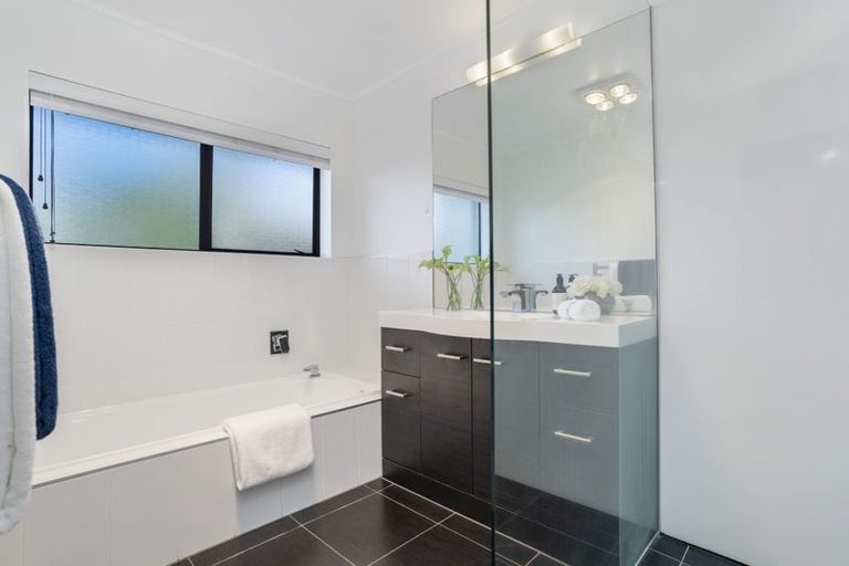 Photo of property in 37 Rochester Crescent, Somerville, Auckland, 2014