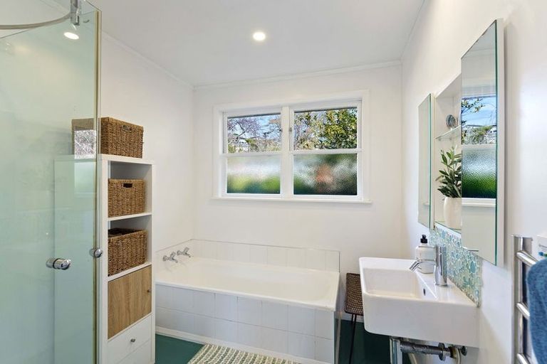 Photo of property in 13 Glen Road, Raumati South, Paraparaumu, 5032