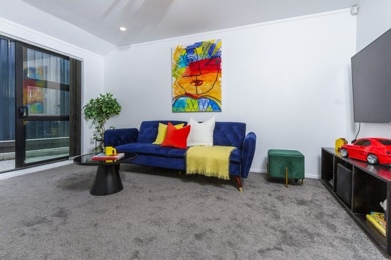 Photo of property in 2/20 Kiteroa Terrace, Rothesay Bay, Auckland, 0630