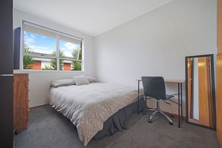 Photo of property in 2/15 Poinsettia Place, Henderson, Auckland, 0610