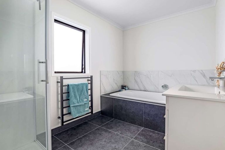 Photo of property in 3 Seafarer Crescent, Stanmore Bay, Whangaparaoa, 0932