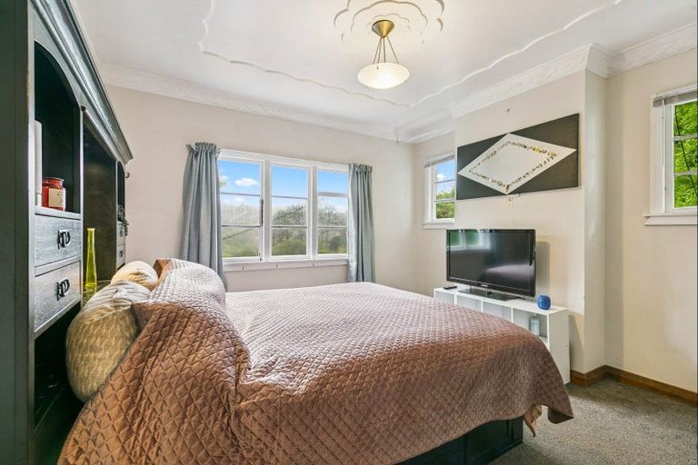 Photo of property in 79 Garden Road, Northland, Wellington, 6012