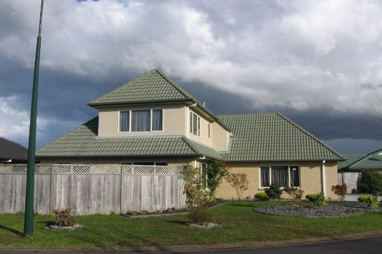 Photo of property in 4 Nier Place, East Tamaki Heights, Auckland, 2016