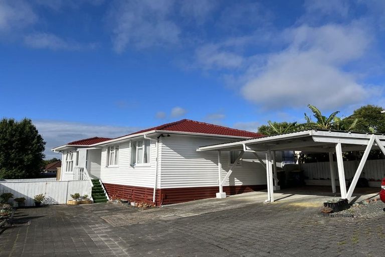 Photo of property in 2/8 Valdale Road, Henderson, Auckland, 0610