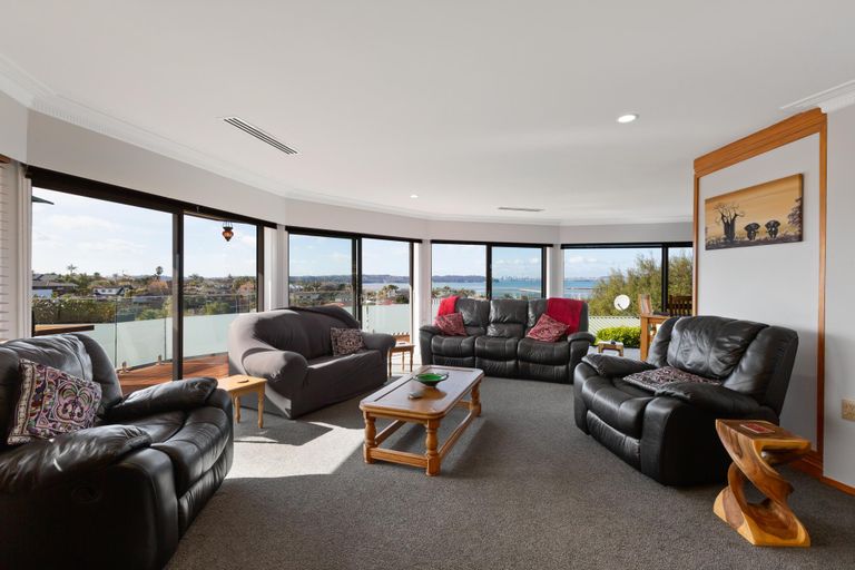 Photo of property in 13 Deanna Drive, West Harbour, Auckland, 0618