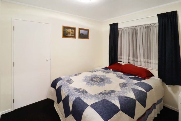 Photo of property in 16 Cathie Place, Karori, Wellington, 6012