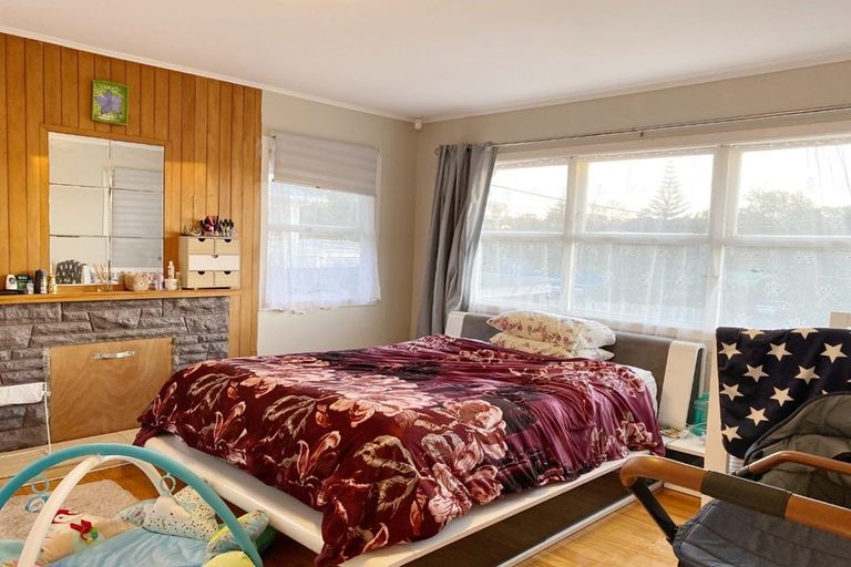 Photo of property in 43 Blease Street, New Lynn, Auckland, 0600