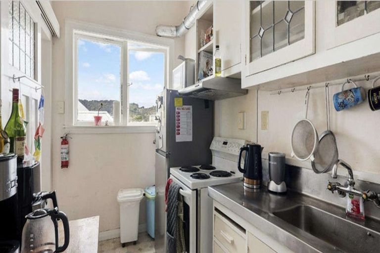 Photo of property in Carillion/the Knoll, 33 Thompson Street, Mount Cook, Wellington, 6011