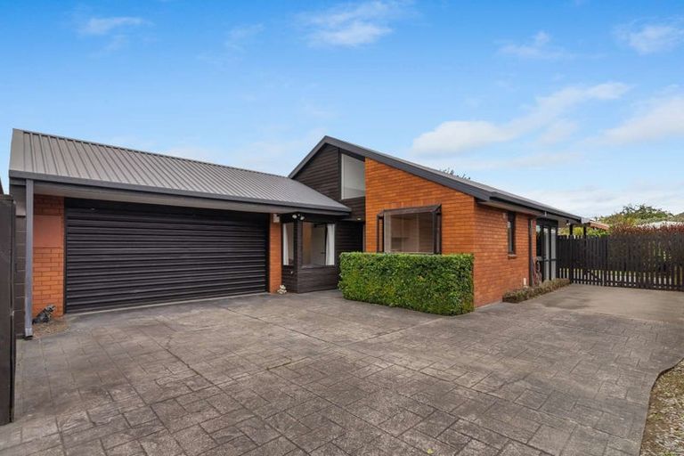 Photo of property in 2/14 Jocelyn Street, Casebrook, Christchurch, 8051
