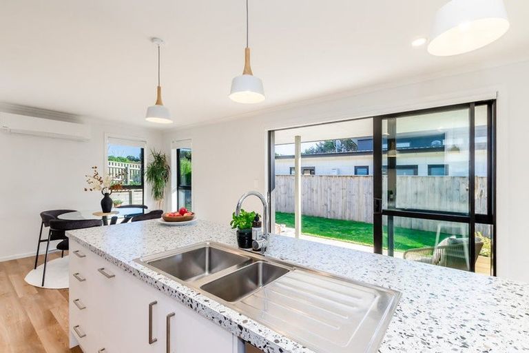 Photo of property in 6 Kaiwaru Place, Waikanae, 5036