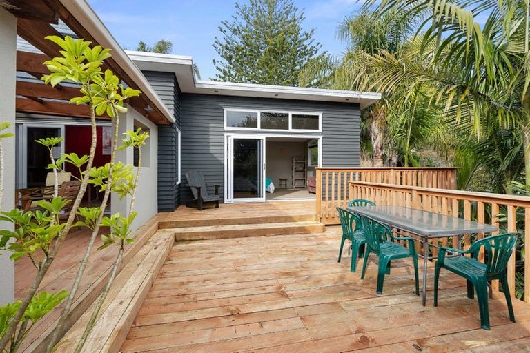 Photo of property in 70 Seaview Road, Marfell, New Plymouth, 4310