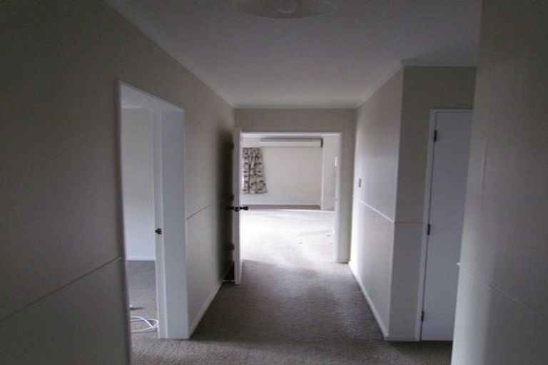 Photo of property in 6 Seagull Place, Whitby, Porirua, 5024