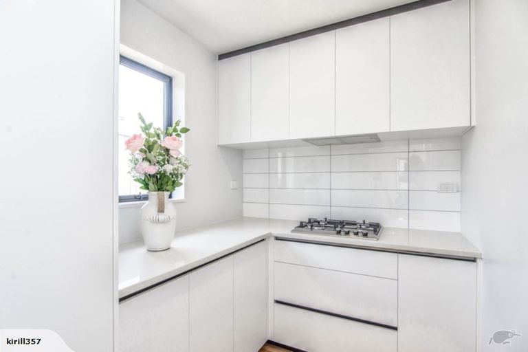 Photo of property in 9 Nerehana Place, Red Beach, 0932